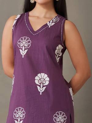 Wine Women Floral Printed Regular Pure Cotton Kurta with Trousers & With Dupatta 5