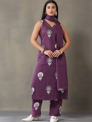 Wine Women Floral Printed Regular Pure Cotton Kurta with Trousers & With Dupatta 6