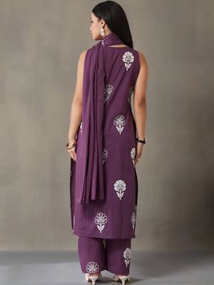 Wine Women Floral Printed Regular Pure Cotton Kurta with Trousers & With Dupatta 7