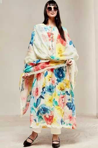 women floral printed regular kurta with trousers & with dupatta