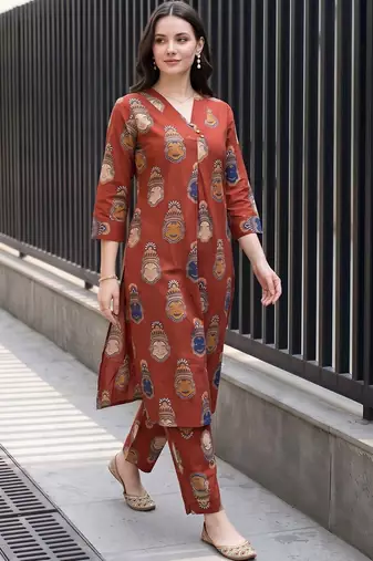 women ethnic motifs printed regular cotton kurta with trousers