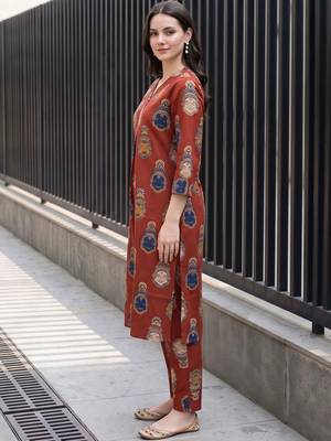 women ethnic motifs printed regular cotton kurta with trousers 3