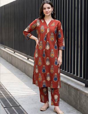 women ethnic motifs printed regular cotton kurta with trousers 5