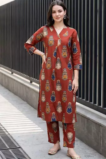 women ethnic motifs printed regular cotton kurta with trousers
