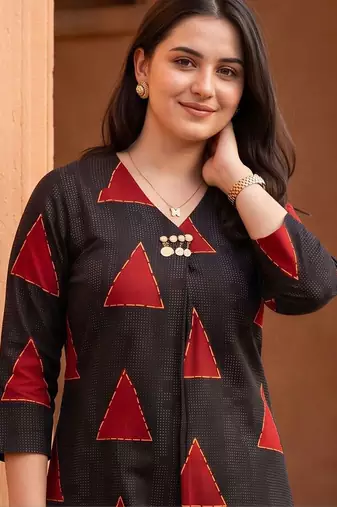women printed regular kurta with trousers