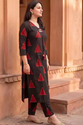 women printed regular kurta with trousers
