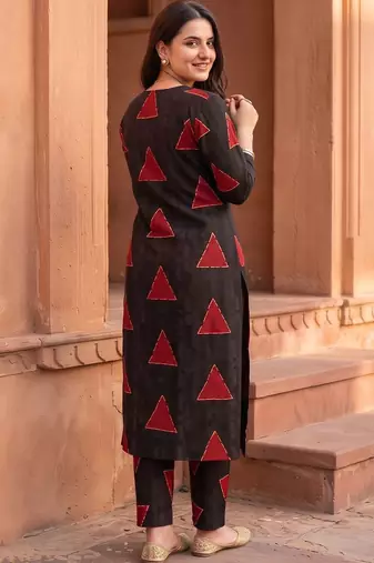 women printed regular kurta with trousers