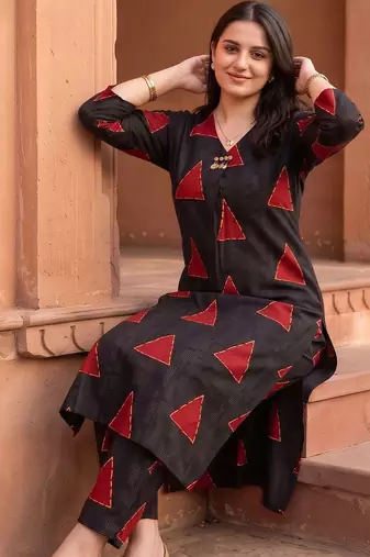 women printed regular kurta with trousers