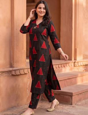 women printed regular kurta with trousers 6