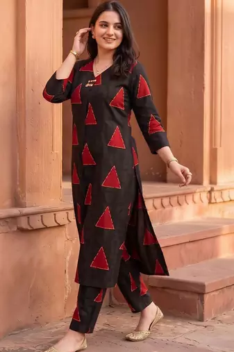 women printed regular kurta with trousers