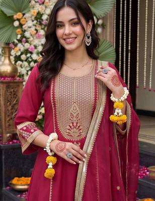 women ethnic motifs embroidered regular kurta with trousers & with dupatta 2
