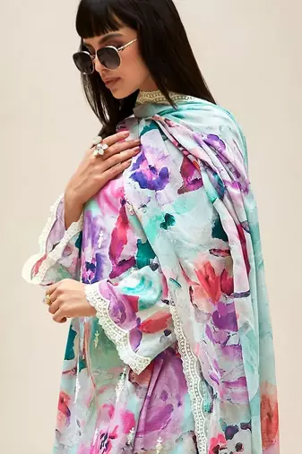 women floral printed regular thread work kurta with trousers & with dupatta