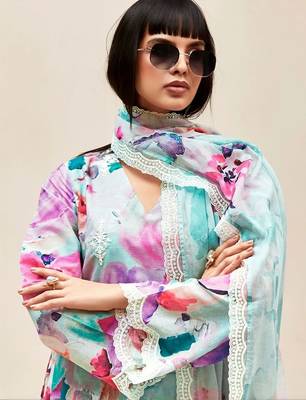 women floral printed regular thread work kurta with trousers & with dupatta 1