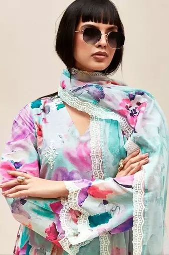 women floral printed regular thread work kurta with trousers & with dupatta