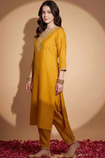women ethnic motifs embroidered regular thread work kurta with trousers