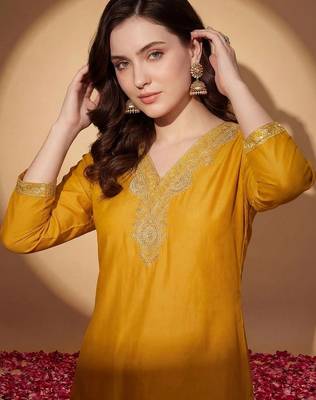 women ethnic motifs embroidered regular thread work kurta with trousers 6