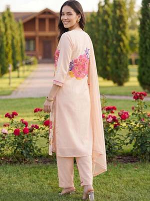 women floral printed regular linen kurta with trousers & with dupatta 3