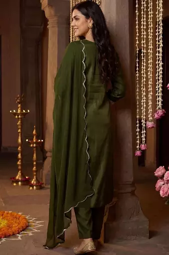 women ethnic motifs embroidered regular patchwork kurta with trousers & with dupatta