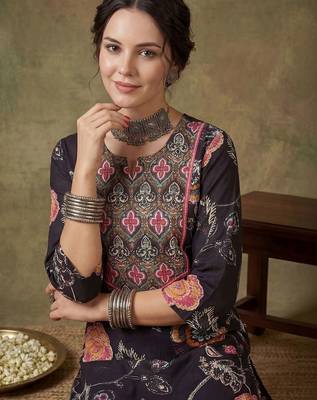 women floral printed regular cotton kurta with trousers 2