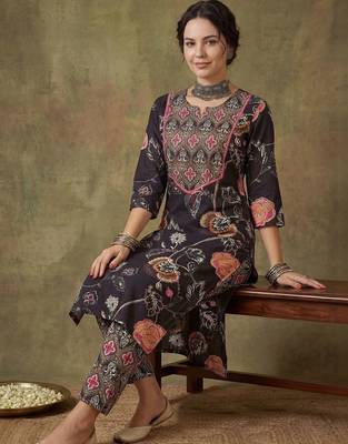 women floral printed regular cotton kurta with trousers 5