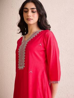 women ethnic motifs embroidered regular thread work liva kurta with trousers & with dupatta 2