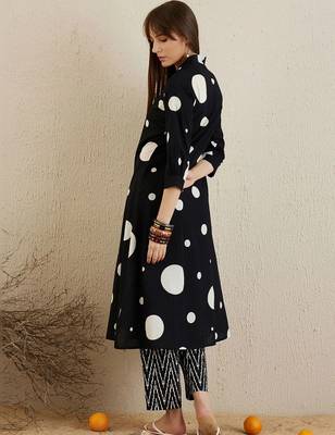 women printed regular cotton kurta with trousers 5