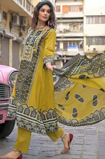 women ethnic motifs printed regular cotton kurta with trousers & with dupatta