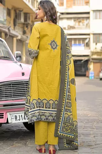 women ethnic motifs printed regular cotton kurta with trousers & with dupatta