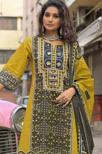 women ethnic motifs printed regular cotton kurta with trousers & with dupatta
