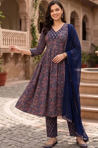 women ethnic motifs printed pleated cotton kurta with trousers & with dupatta