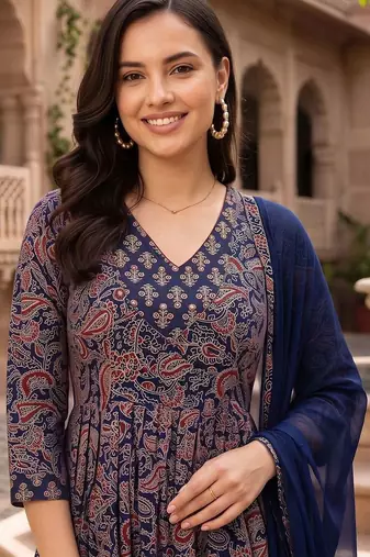 women ethnic motifs printed pleated cotton kurta with trousers & with dupatta