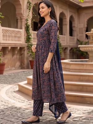 women ethnic motifs printed pleated cotton kurta with trousers & with dupatta 3