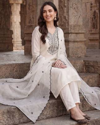 women ethnic regular thread work kurta with trousers with dupatta 5