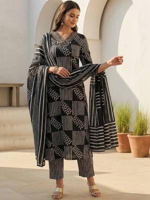 women printed regular cotton kurta with trousers & with dupatta 1