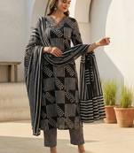 women printed regular cotton kurta with trousers & with dupatta