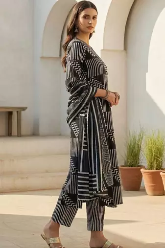 women printed regular cotton kurta with trousers & with dupatta