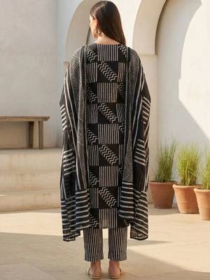 women printed regular cotton kurta with trousers & with dupatta 3