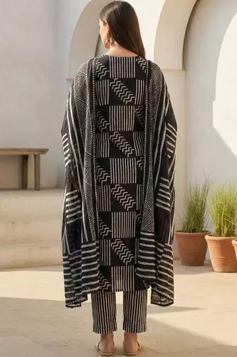 women printed regular cotton kurta with trousers & with dupatta