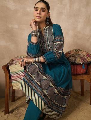 women ethnic motifs printed regular cotton kurta with trousers 4