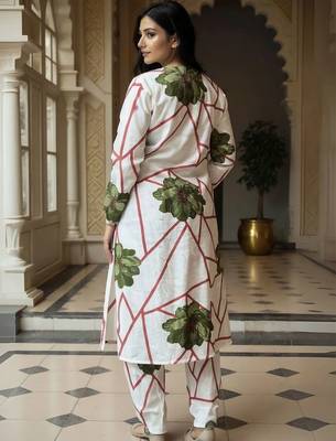 women floral printed regular cotton kurta with trousers 3
