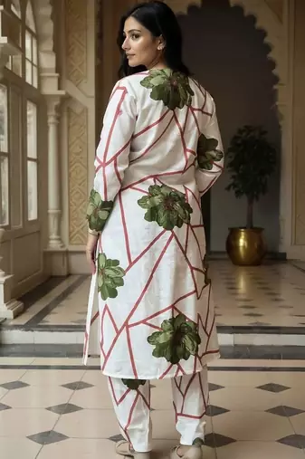 women floral printed regular cotton kurta with trousers
