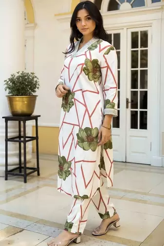 women floral printed regular cotton kurta with trousers