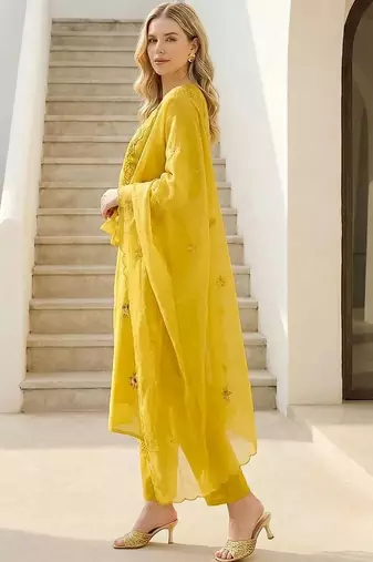 women ethnic motifs embroidered regular thread work kurta with trousers & with dupatta