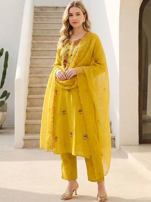 women ethnic motifs embroidered regular thread work kurta with trousers & with dupatta 6