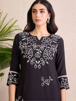 women ethnic motifs embroidered regular thread work kurta with trousers & with dupatta 3