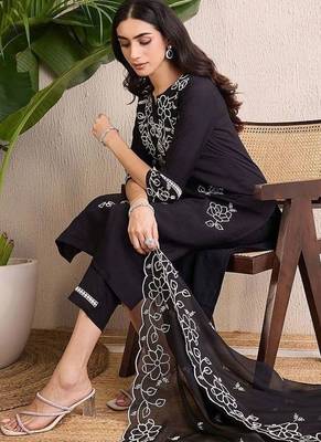 women ethnic motifs embroidered regular thread work kurta with trousers & with dupatta 7