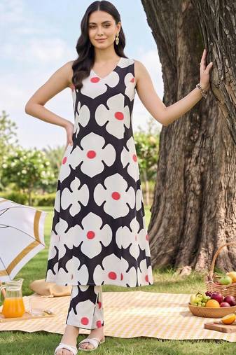 women floral printed regular cotton kurta with trousers