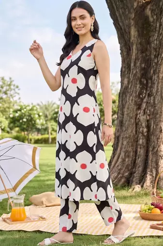 women floral printed regular cotton kurta with trousers