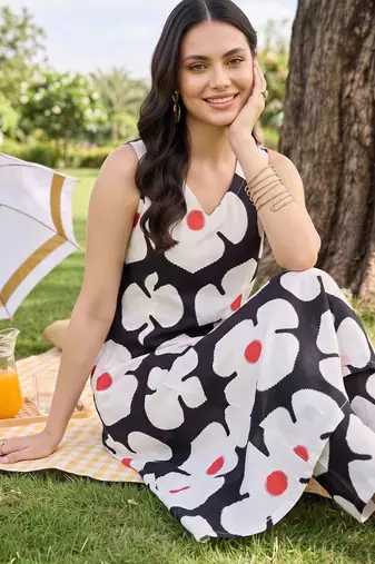 women floral printed regular cotton kurta with trousers