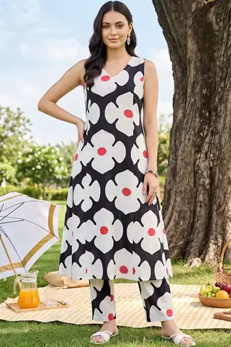 women floral printed regular cotton kurta with trousers